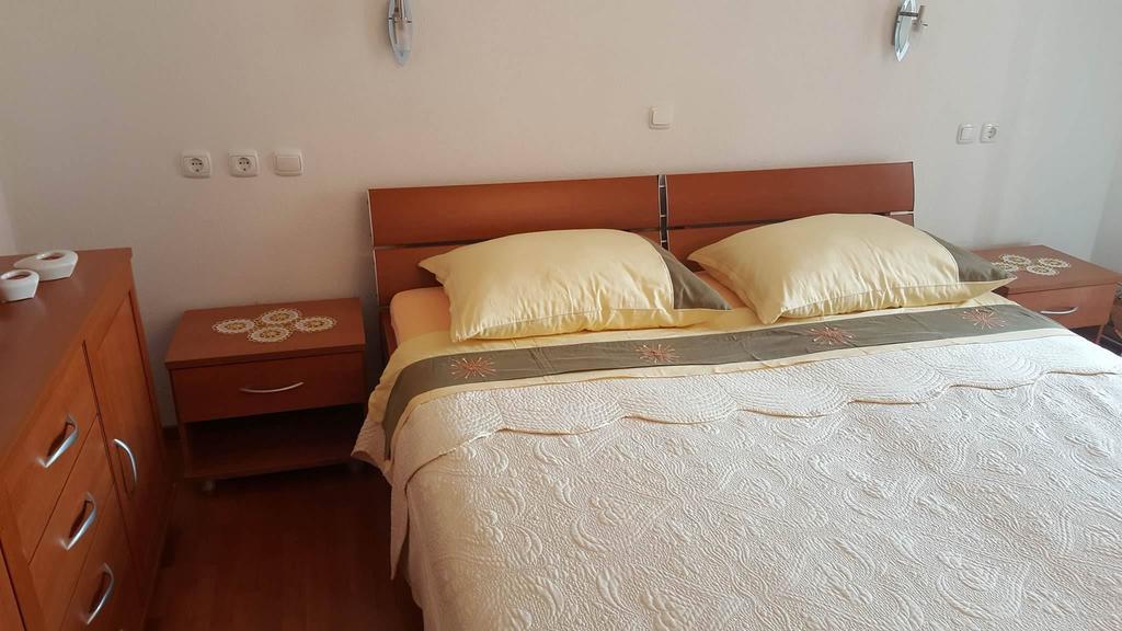 Apartments And Rooms Lea Бол Экстерьер фото