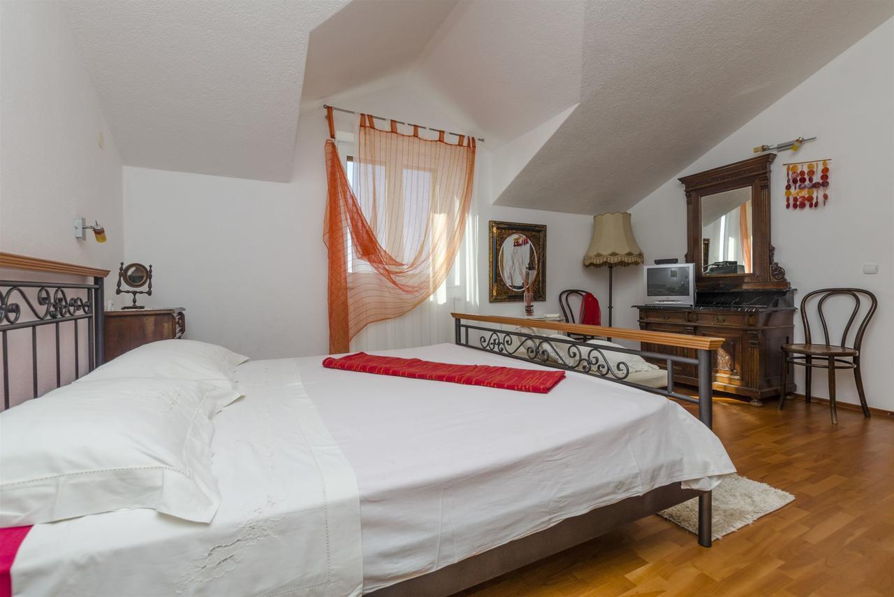 Apartments And Rooms Lea Бол Экстерьер фото