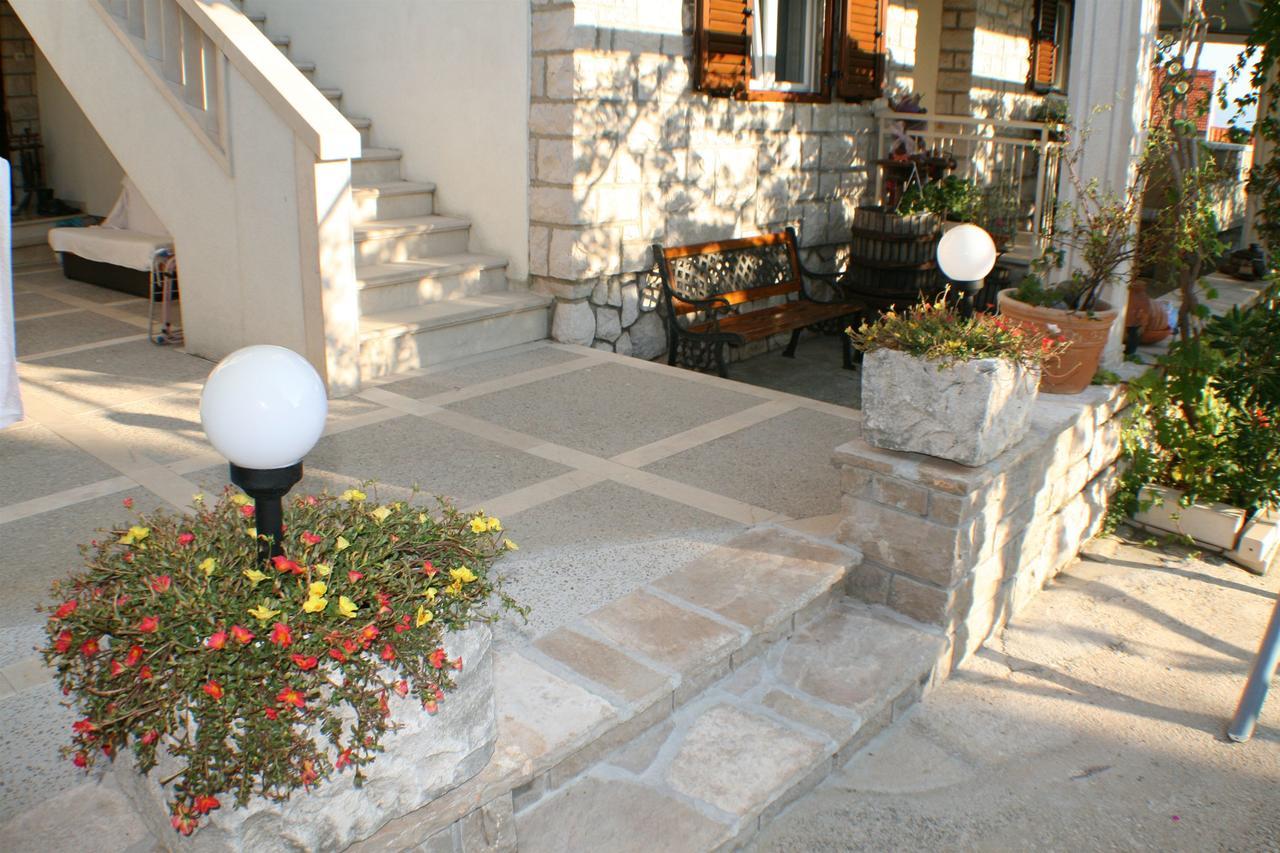 Apartments And Rooms Lea Бол Экстерьер фото